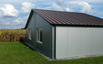 Garaż z płyty warstwowej